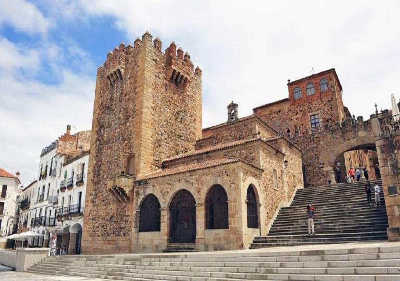 Apartamento Turistico Muralla De Касерес Екстер'єр фото